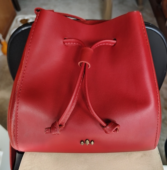 Portland Leather Chili Red Nest Bucket Crossbody Bag - Picture 2 of 6